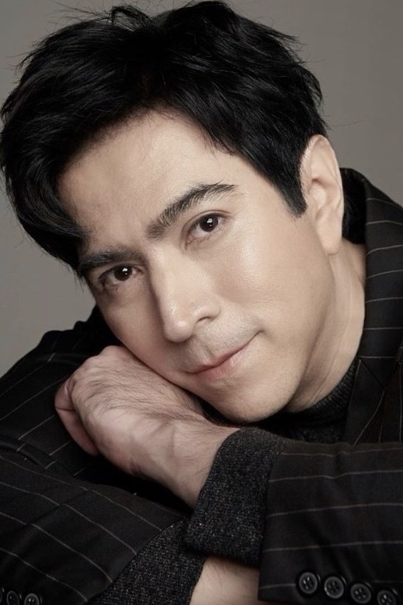 Yuranunt Pamornmontri backdrop