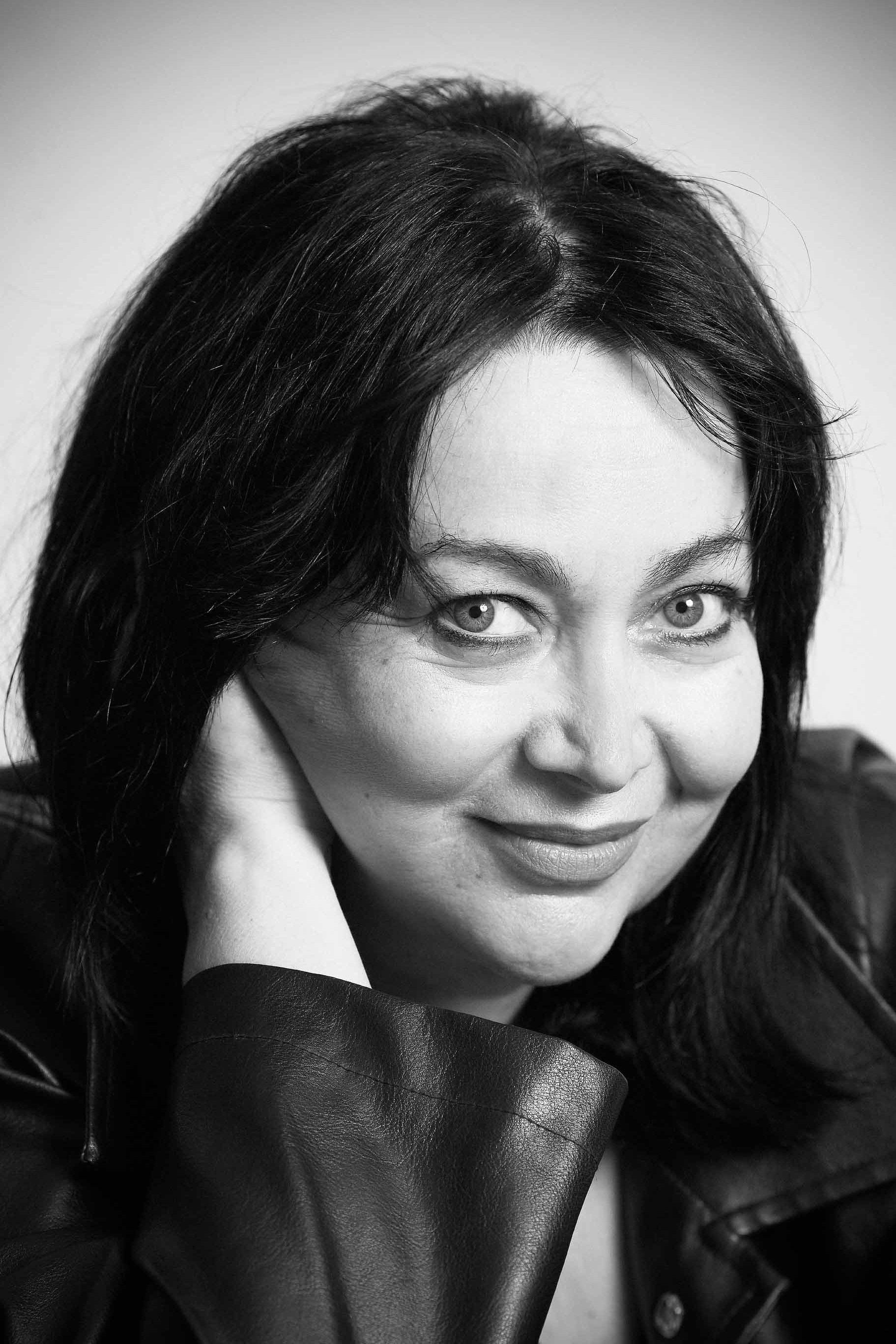 Viviana Alivizache backdrop