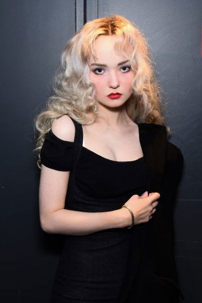 Zoé Schröter backdrop