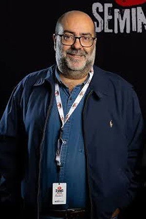 César Martínez Herrada backdrop