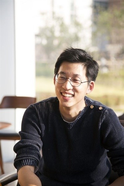 Jung Hyo-min backdrop