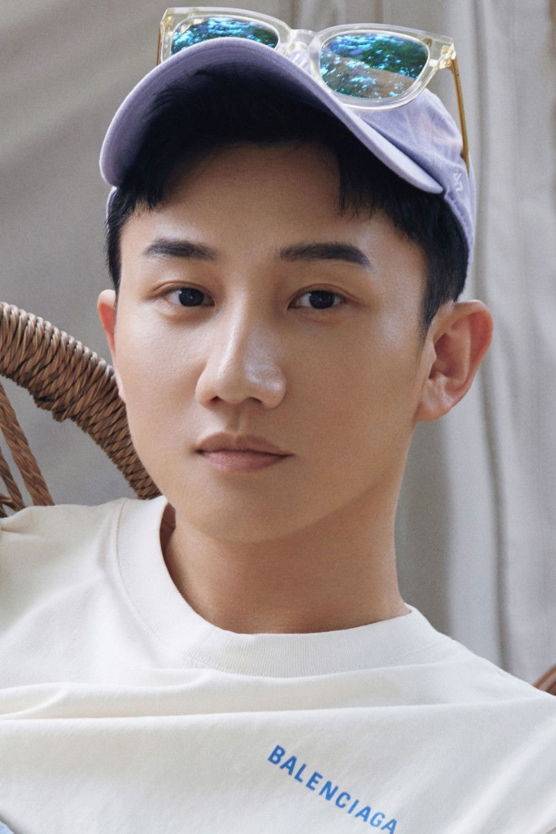 Liang Zhenlun backdrop