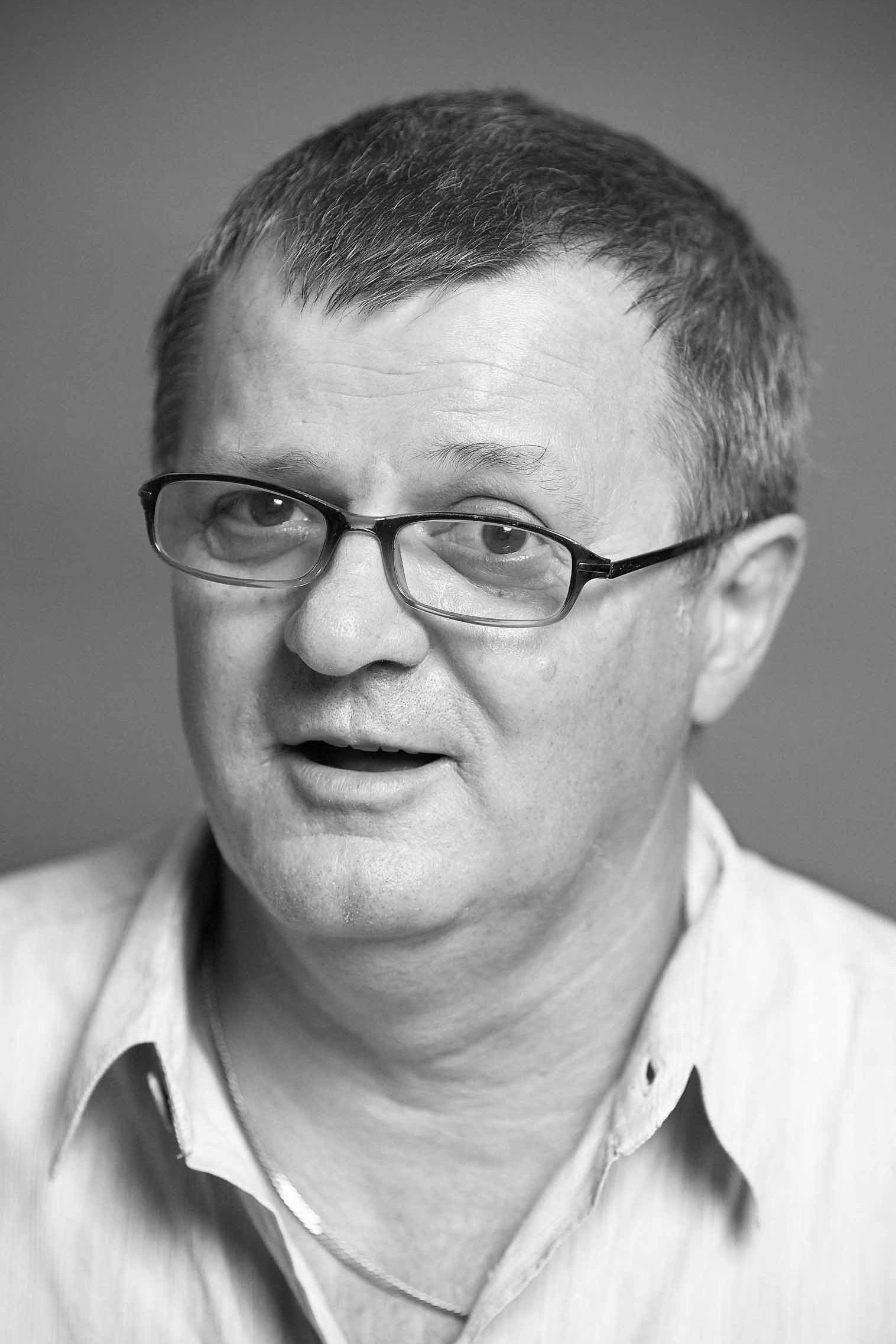 Ovidiu Moldovan backdrop