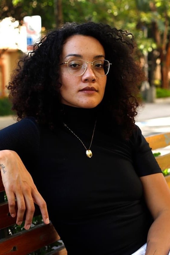 Ana Julia Travia backdrop