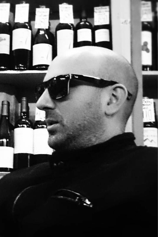 Nicolás Gueilburt backdrop