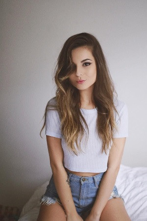 Giovanna Ferrarezi backdrop