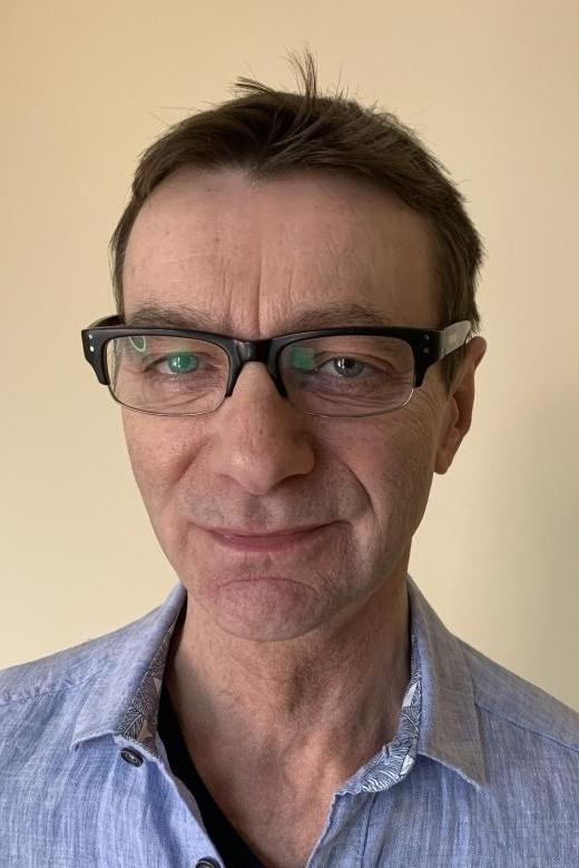 Stefan Każuro backdrop