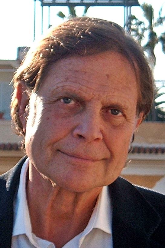 Xhovani Visentin backdrop