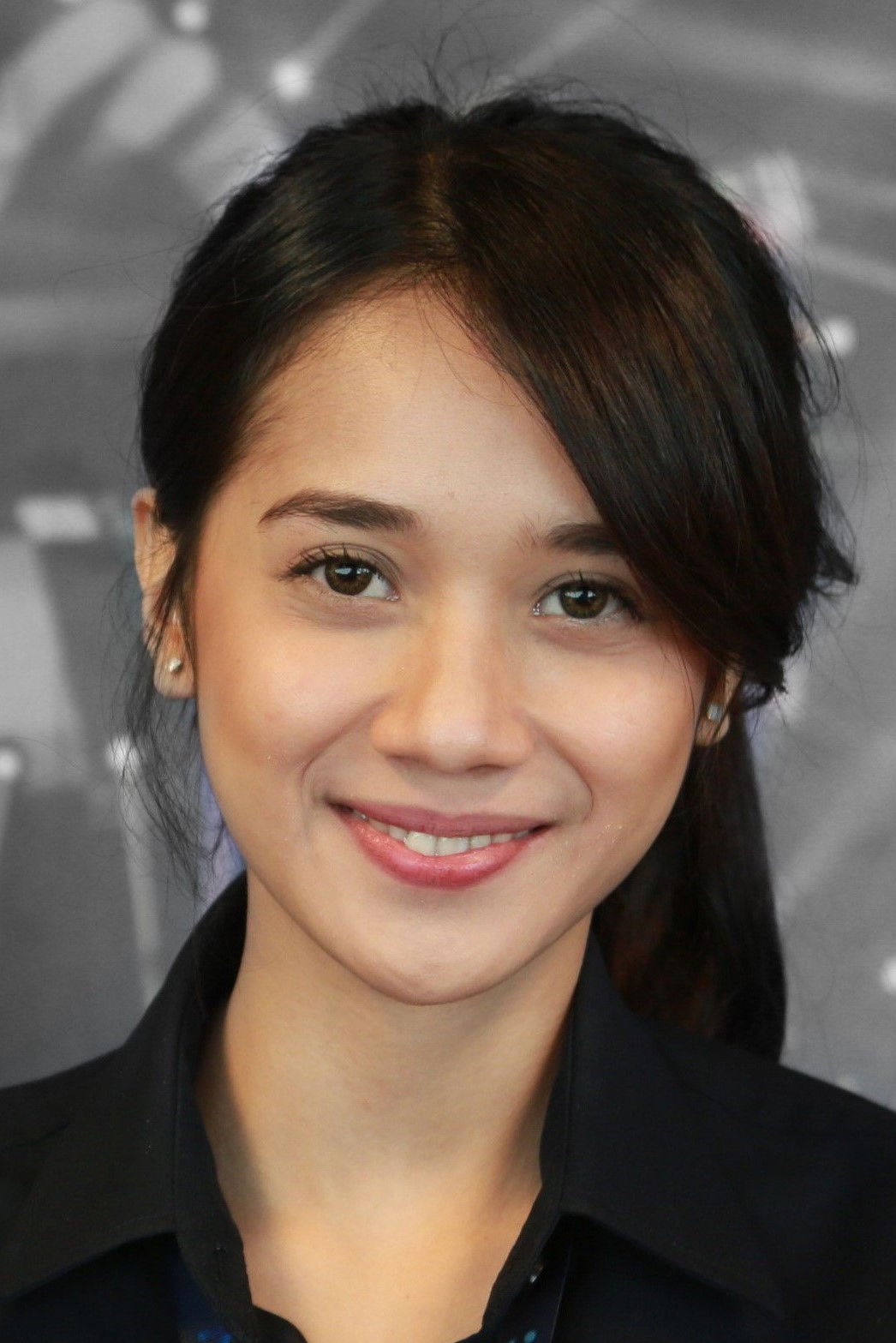 Gista Putri backdrop