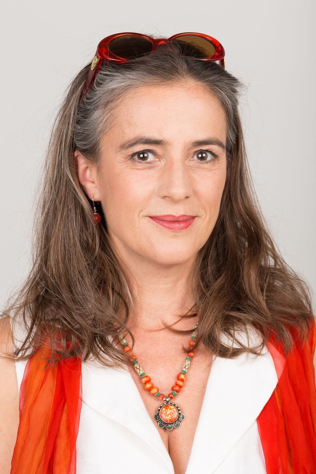 Mercedes Echerer backdrop