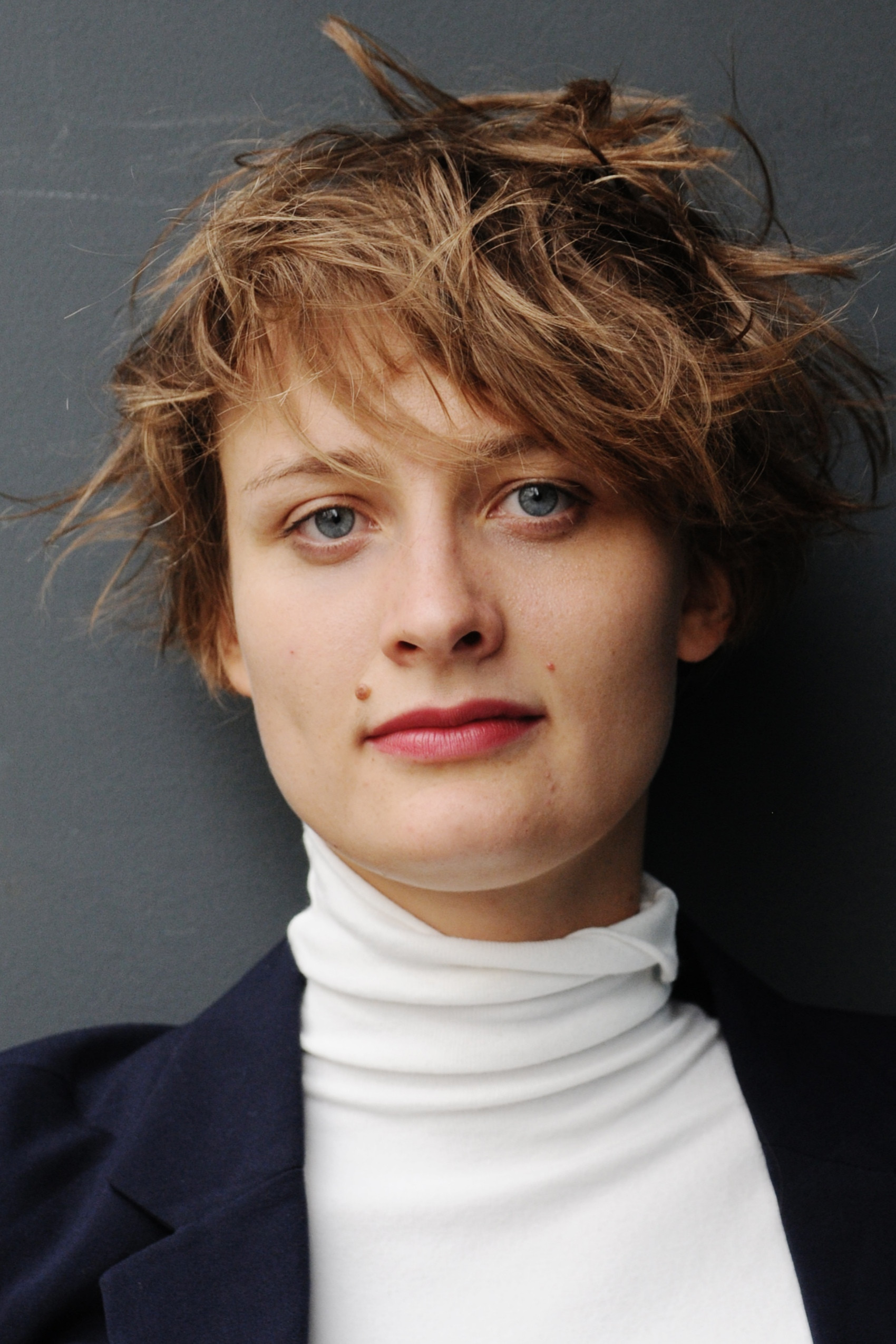 Suramira Vos backdrop