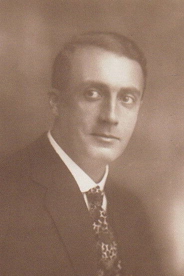 Aruth Wartan backdrop