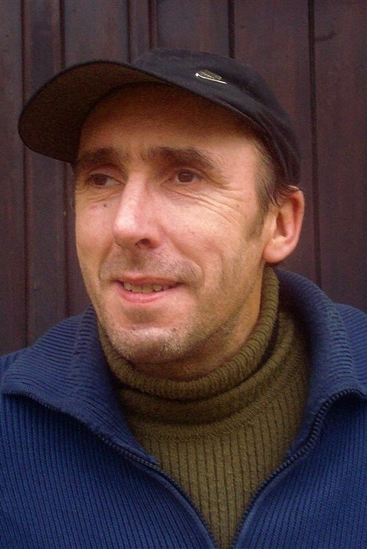 Manu Layotte backdrop