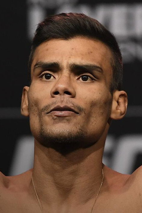 Raulian Paiva backdrop