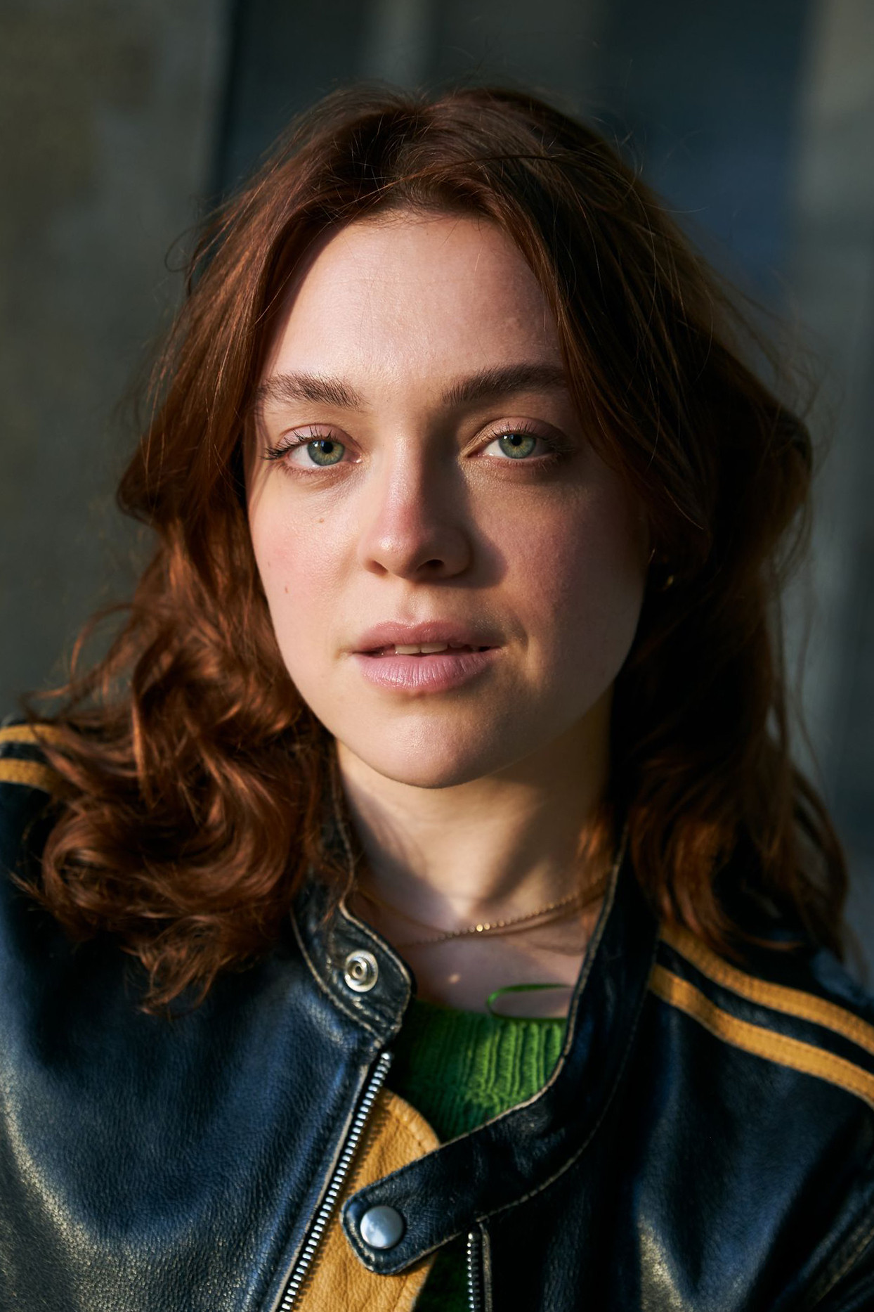 Amelie Hennig backdrop