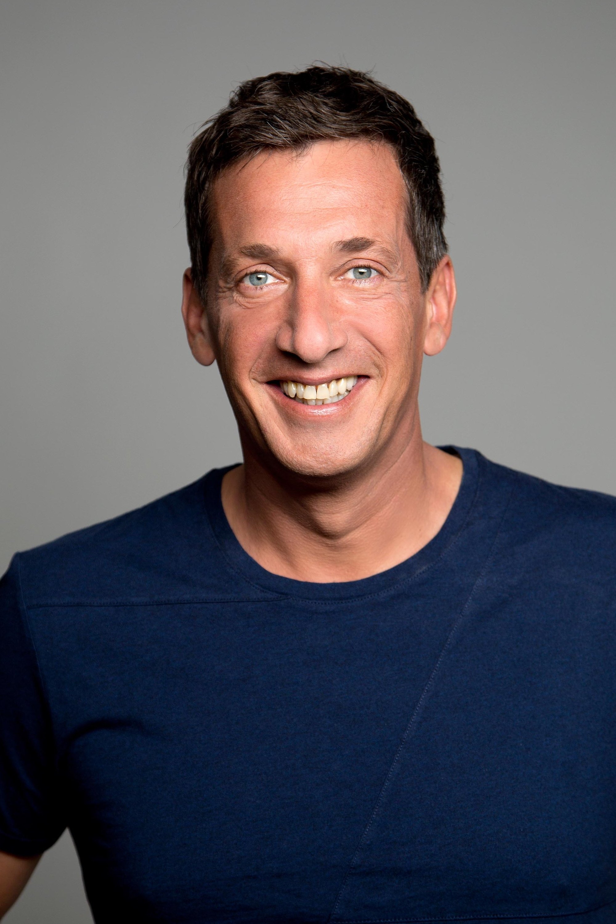 Viktor Gernot backdrop