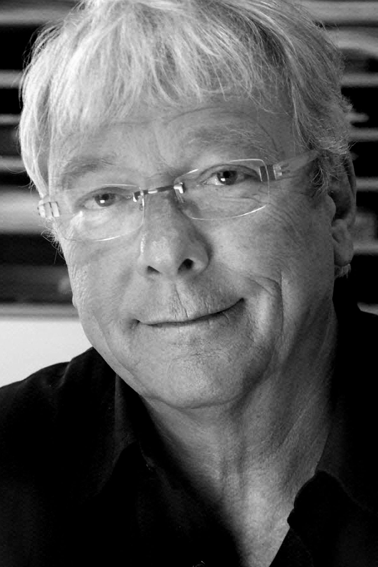 Regis Caël backdrop