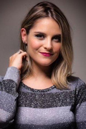 Bruna Thedy backdrop