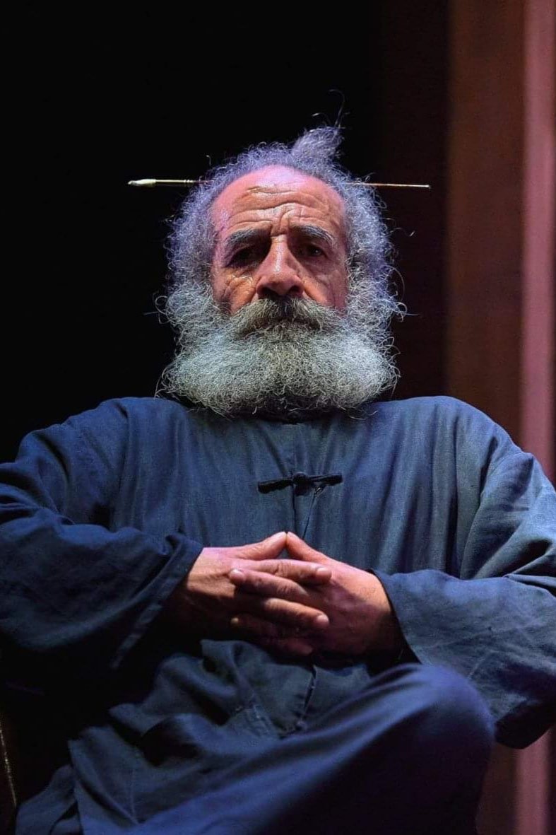 Fethi Akkari backdrop