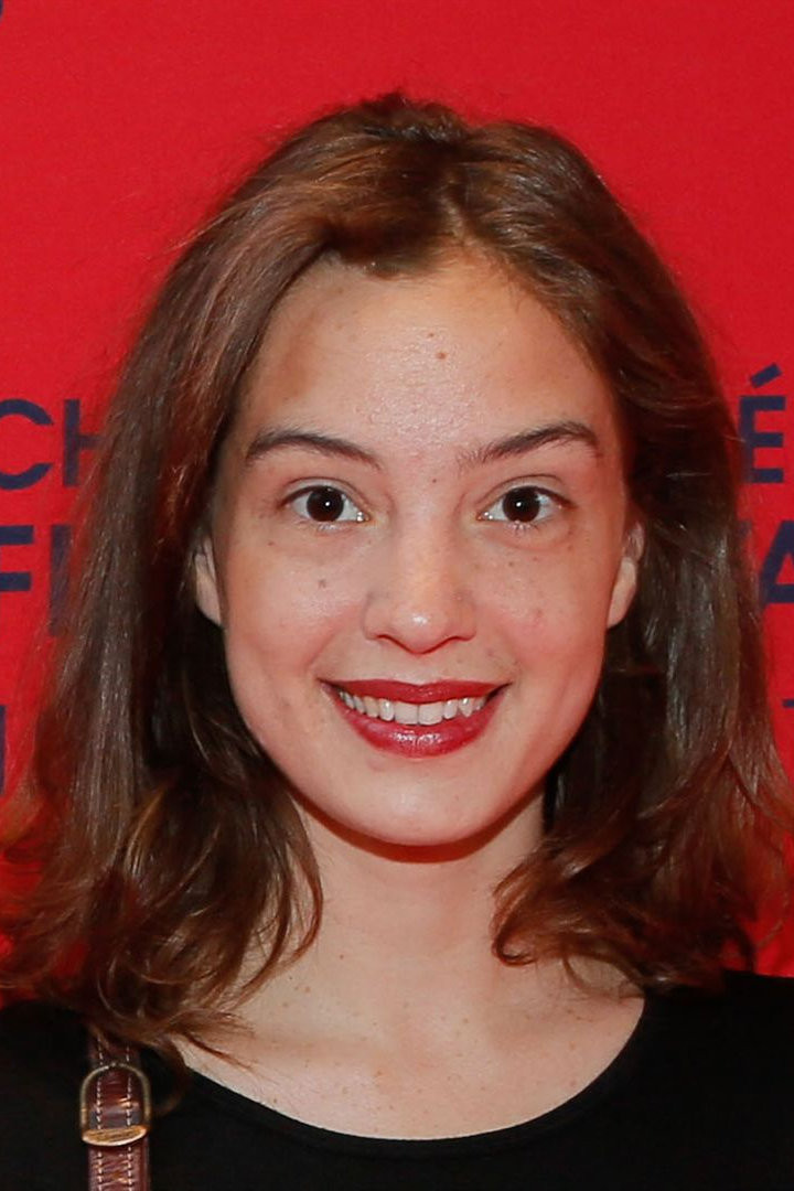 Manon Clavel backdrop