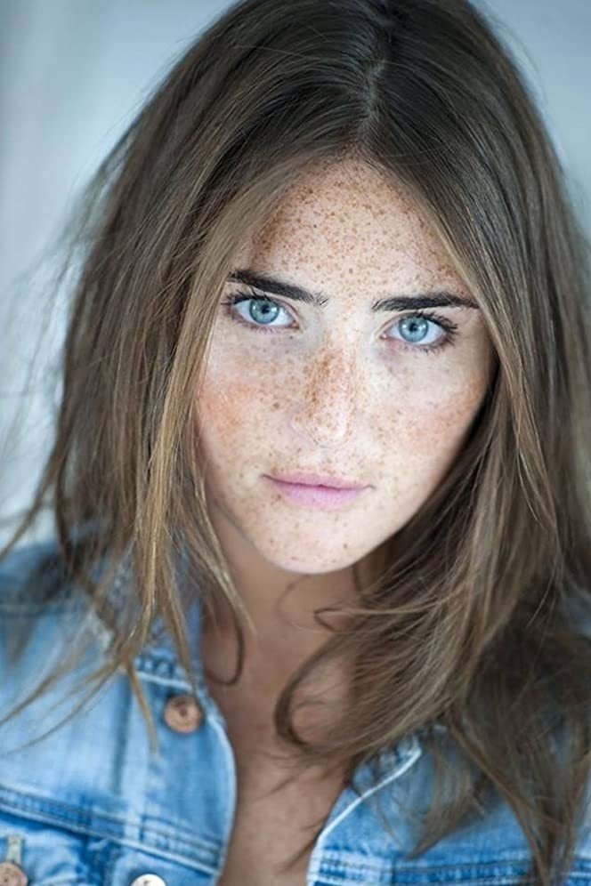 Noémie Stevens backdrop