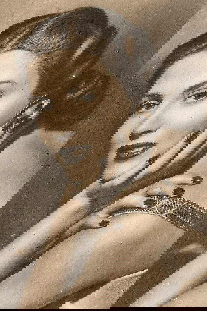 Isabel de Pomés backdrop