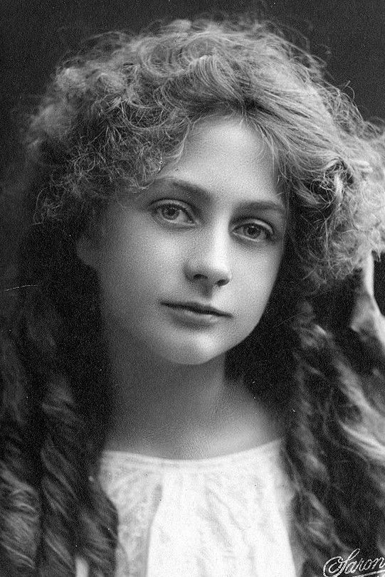 Claire Mersereau backdrop