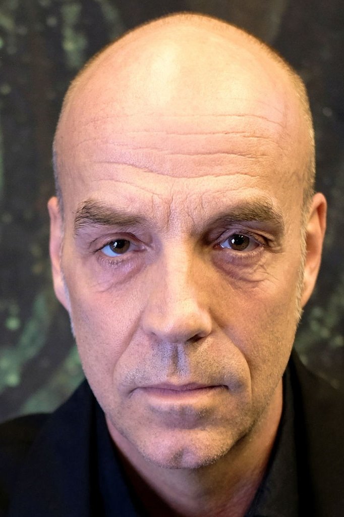 Maximilian Wigger backdrop