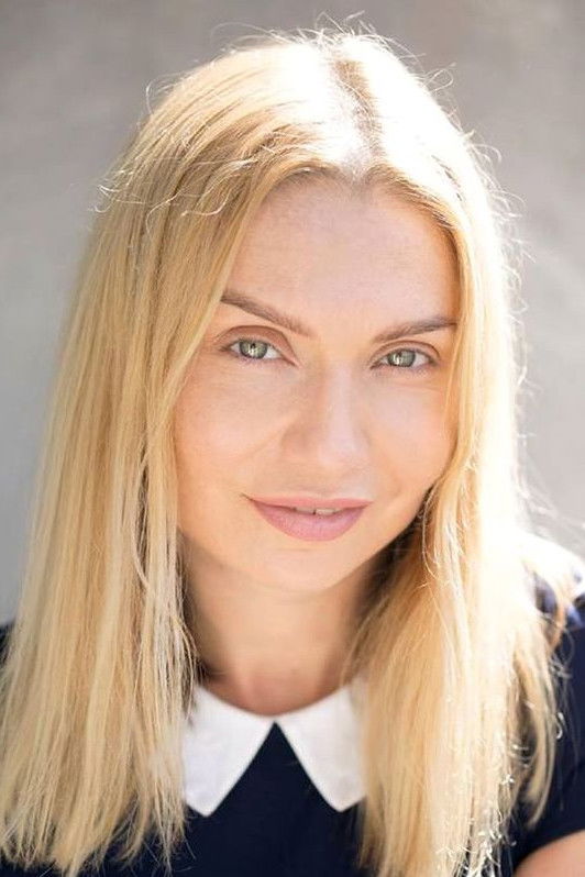 Cristina Cioran backdrop