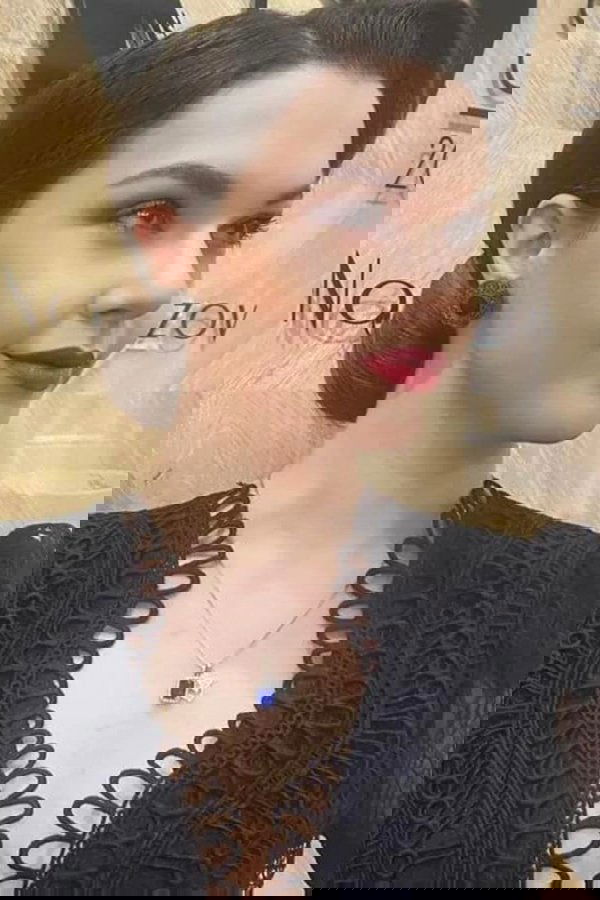 Elena Zamyarkova backdrop