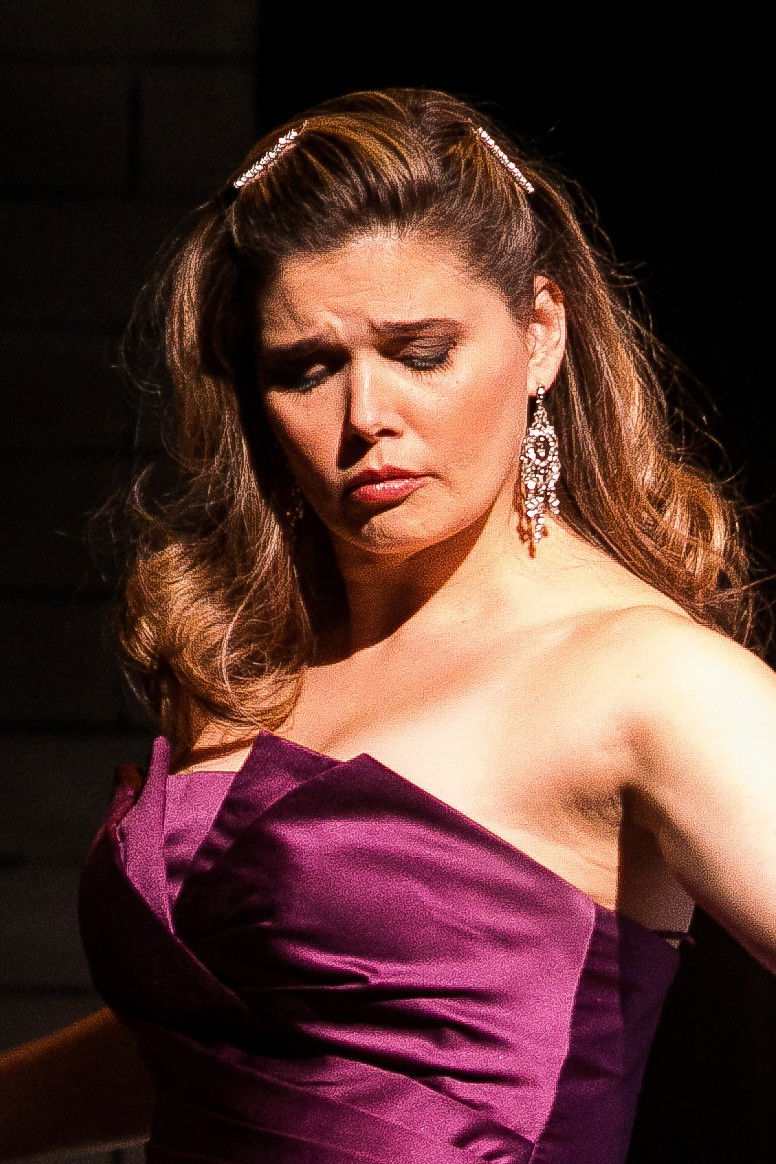 Madeline Bender backdrop