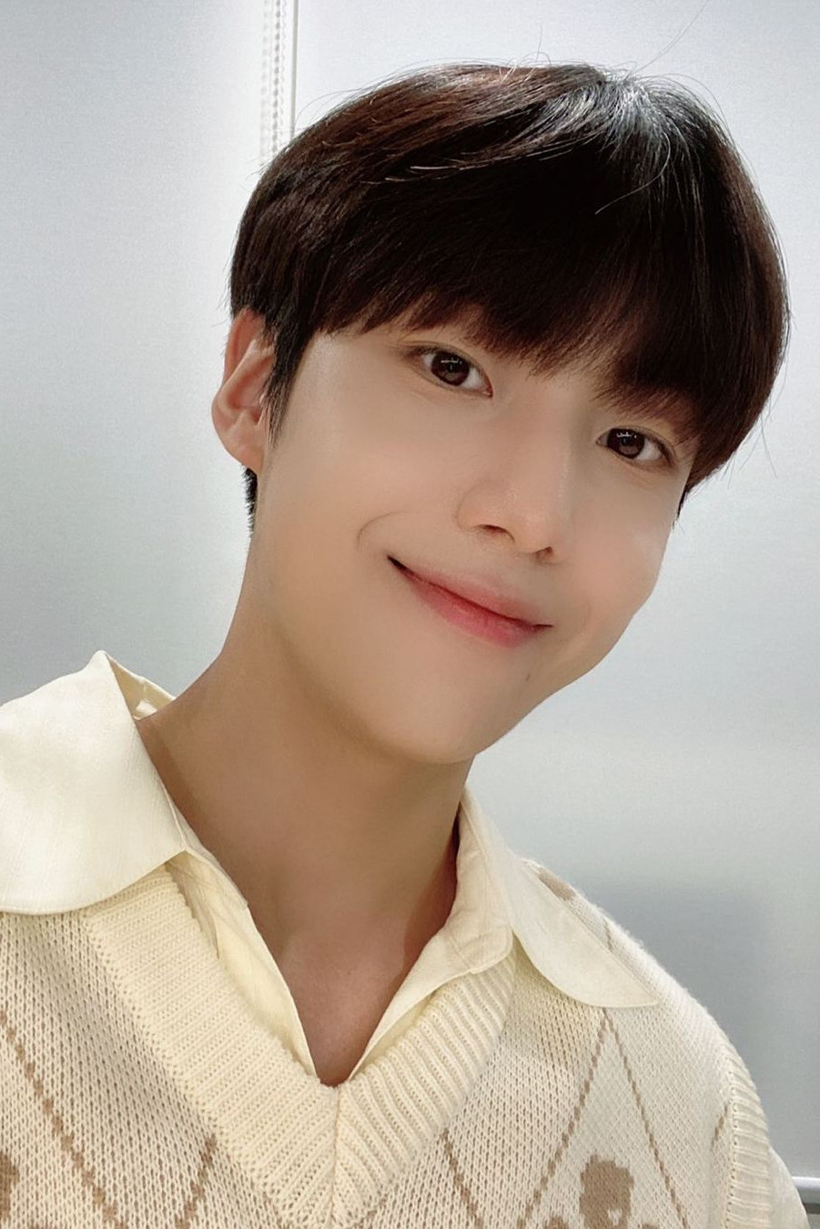 Lee Eun-sang backdrop