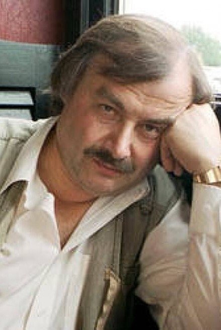 Romualds Pipars backdrop