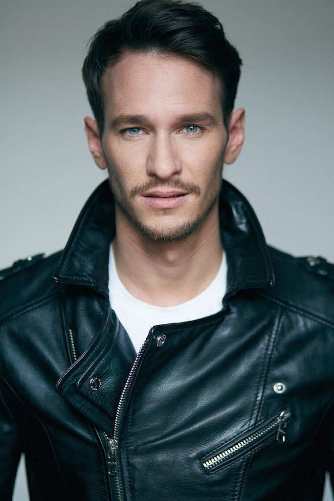 Vladimir Burlakov → Vladimír Burlakov backdrop