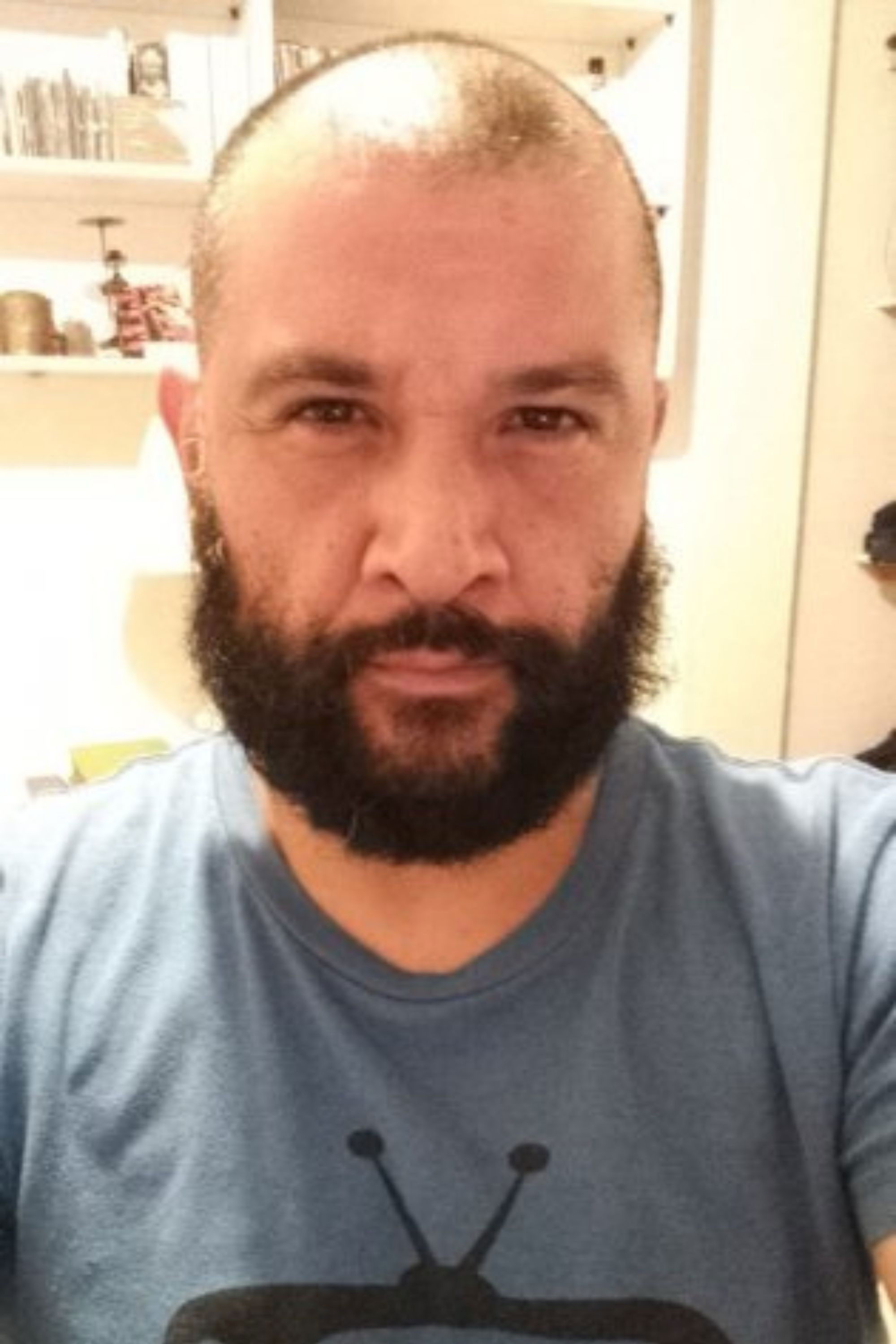 Renato Dennis backdrop