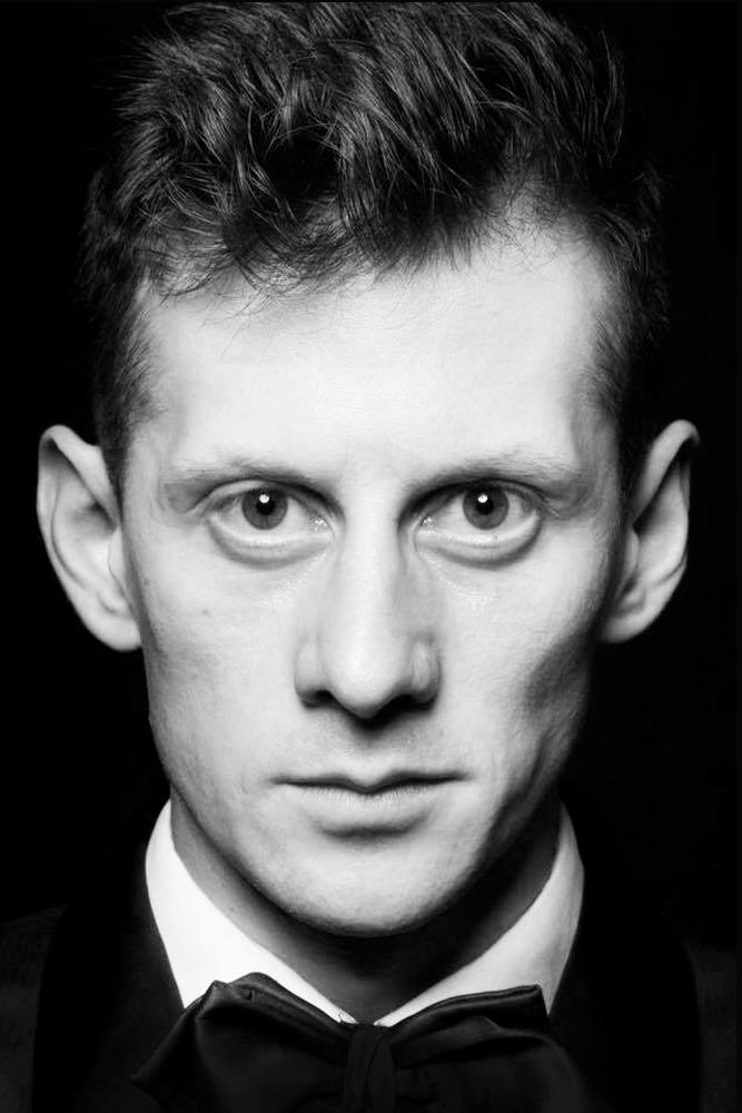 Dmytro Vivchariuk backdrop