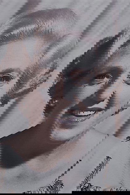 Mary Santpere backdrop