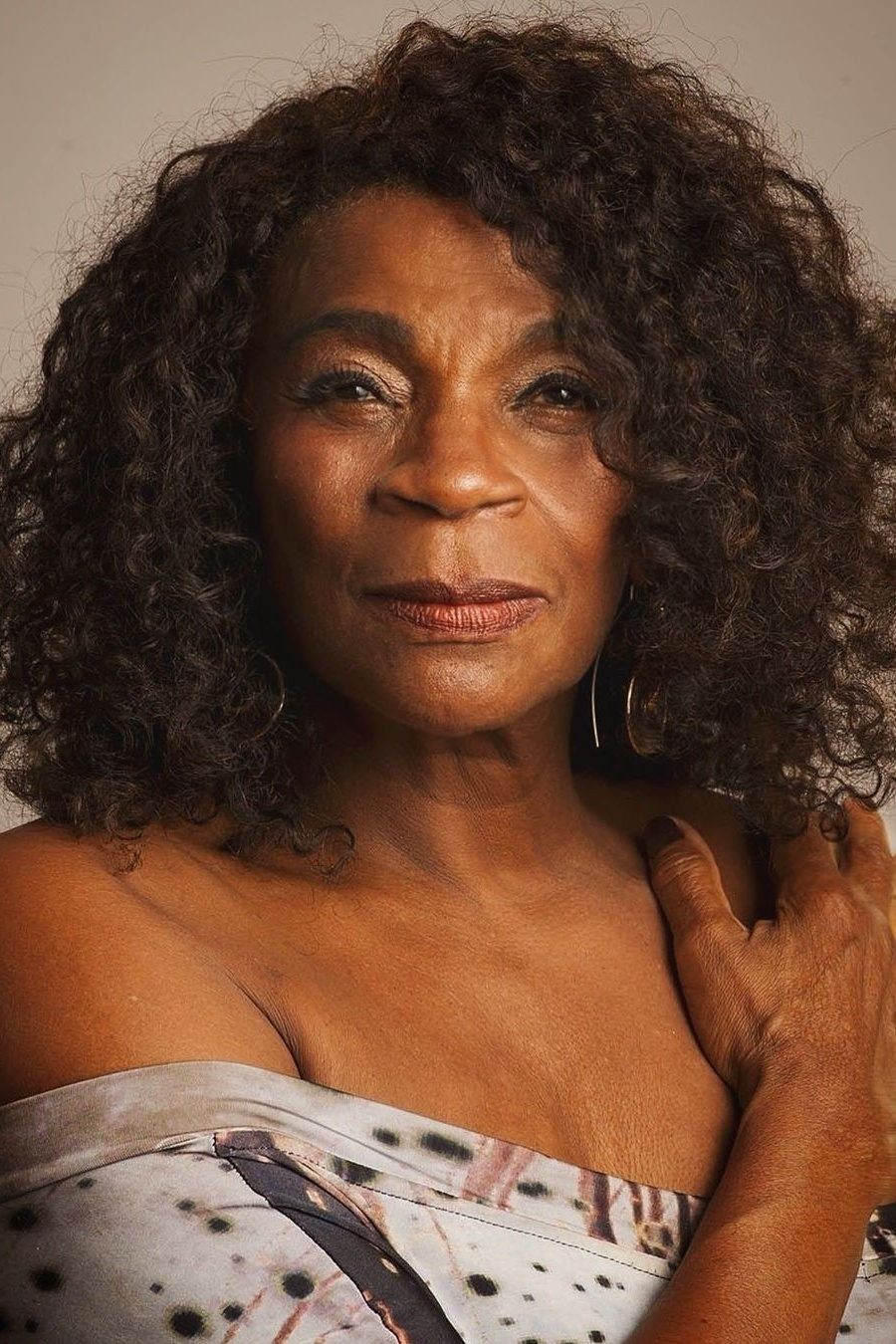 Zezé Motta backdrop