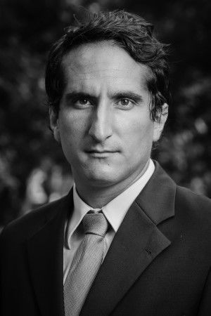 Omar García backdrop