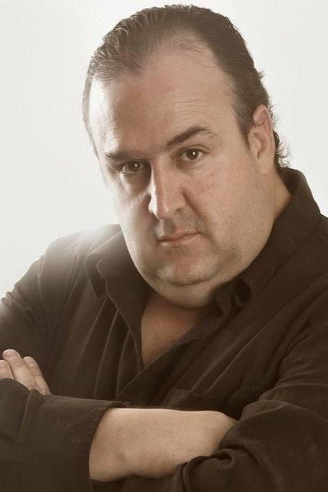 Alejandro Gutierrez backdrop