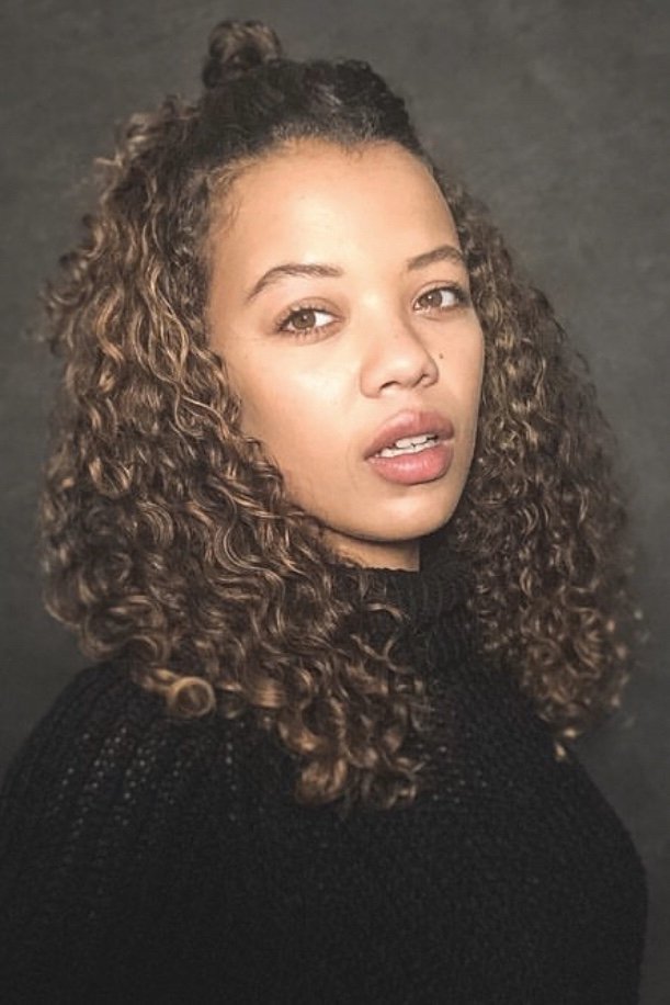 Simona Zivkovska backdrop