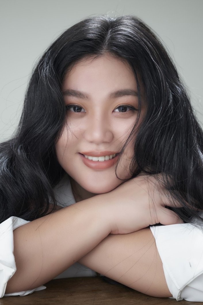 Jia-Yin Tsai backdrop