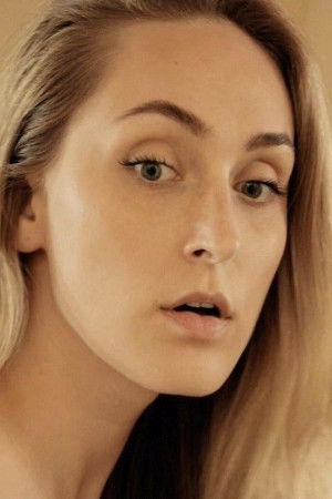 Julia Hiemer backdrop