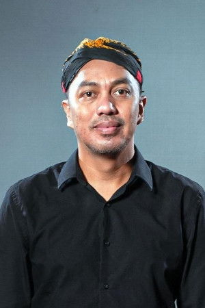 Indra Pacique backdrop