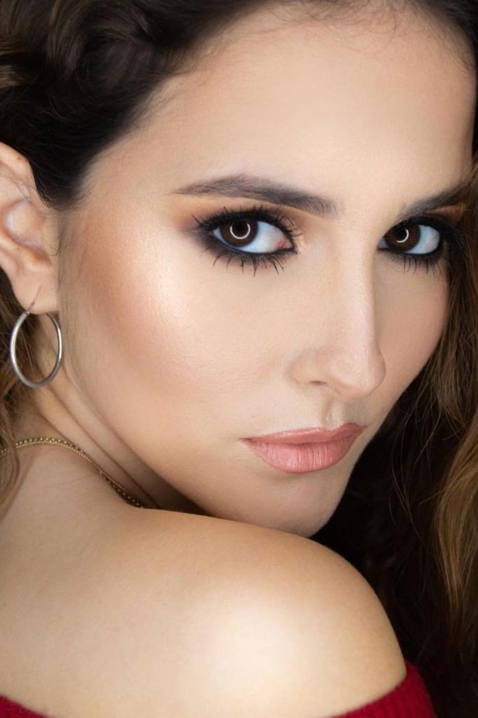 Marilia Monzón backdrop