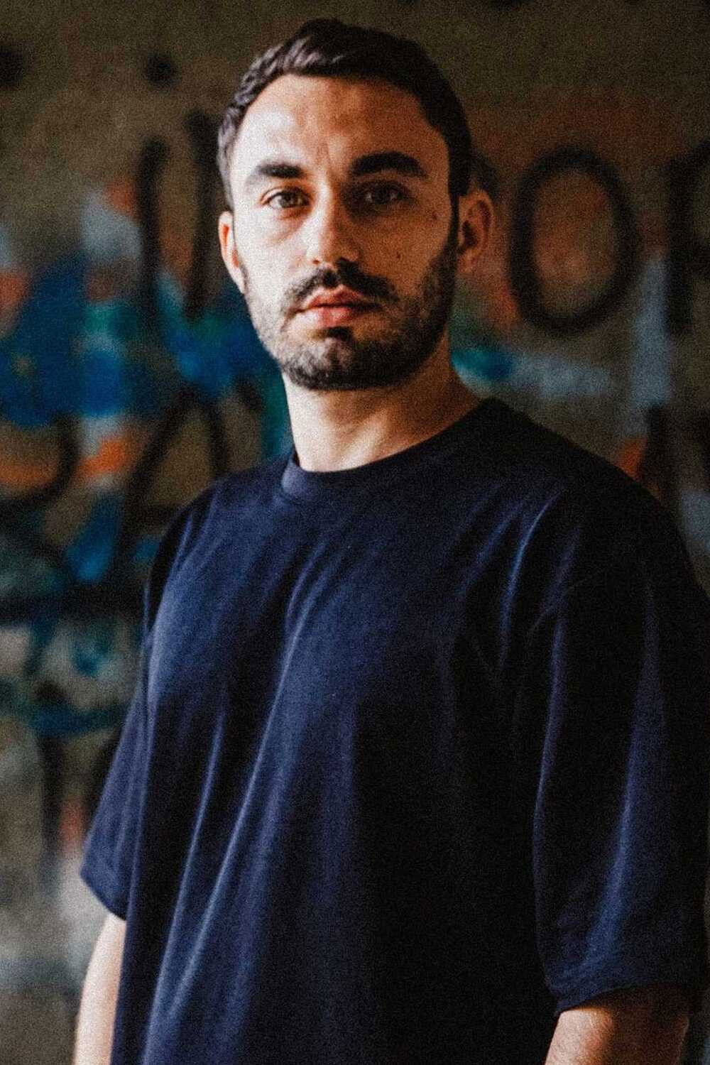 Matteo Russo backdrop