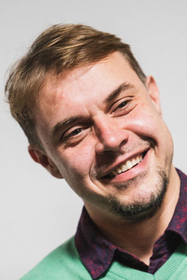 Maxim Shved backdrop