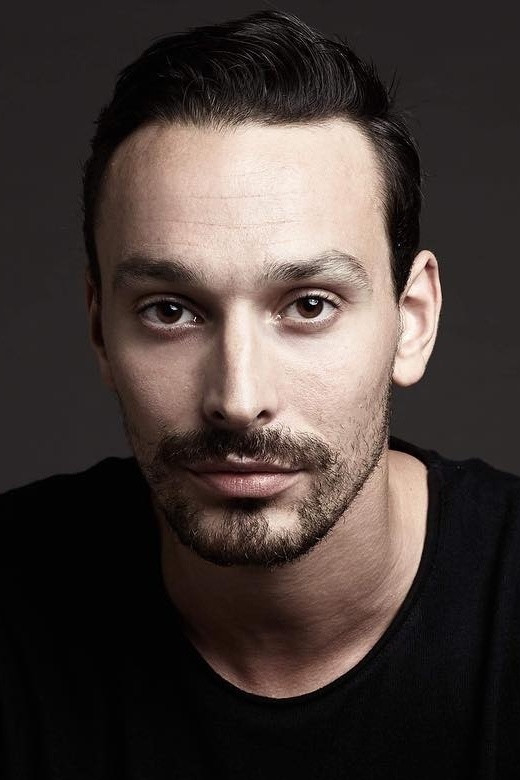 Guilherme Barroso backdrop