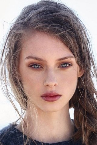 Lauren de Graaf backdrop