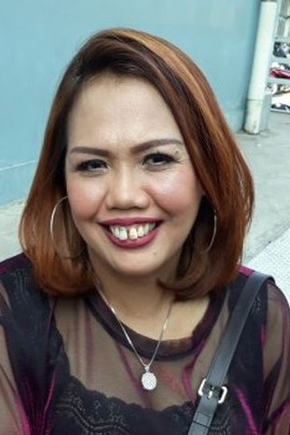 Elly Sugigi backdrop